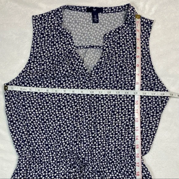 GAP Sleeveless Shirt Dress, Elastic waist w/ drawstring
Size S - Picture 5 of 12
